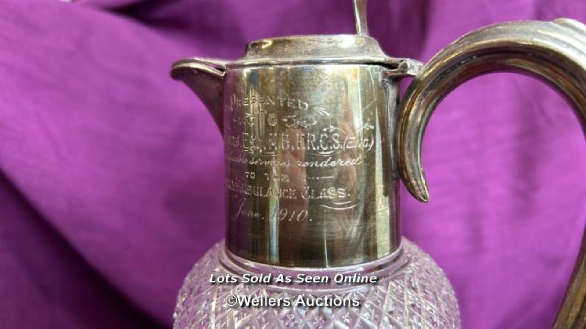 HALLMARKED SILVER TOPPED AND CUT GLASS CARAFE WITH INSCRIPTION, DATED 1910, HEIGHT 24GM - Image 4 of 6