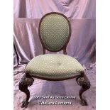19TH CENTURY FEDERAL STYLE UPHOLSTERED SINGLE CHAIR WITH CARVED FRONT LEGS AND TWO CLAW FEET, HEIGHT