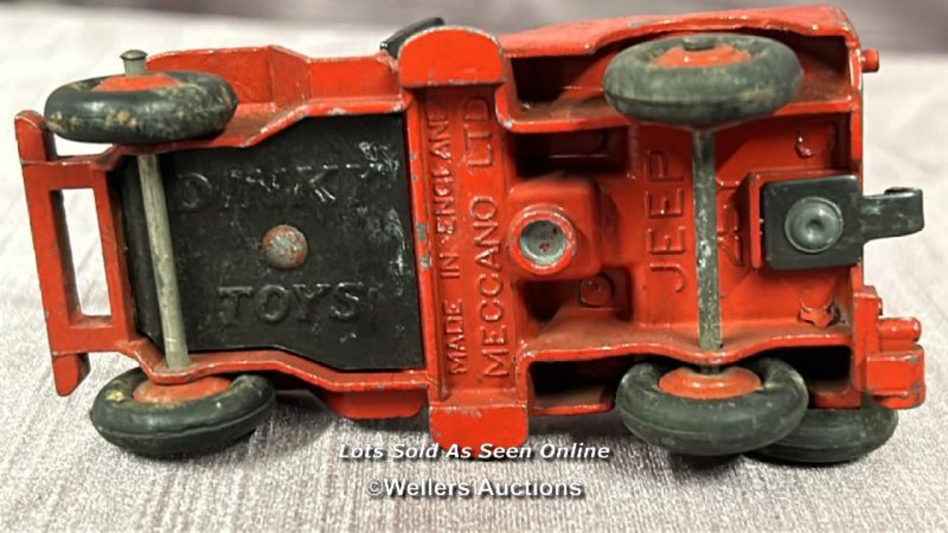 TWO DINKY DIE CAST CARS INCLUDING PACKARD NO. 132 AND JEEP NO. 25Y - Image 7 of 7