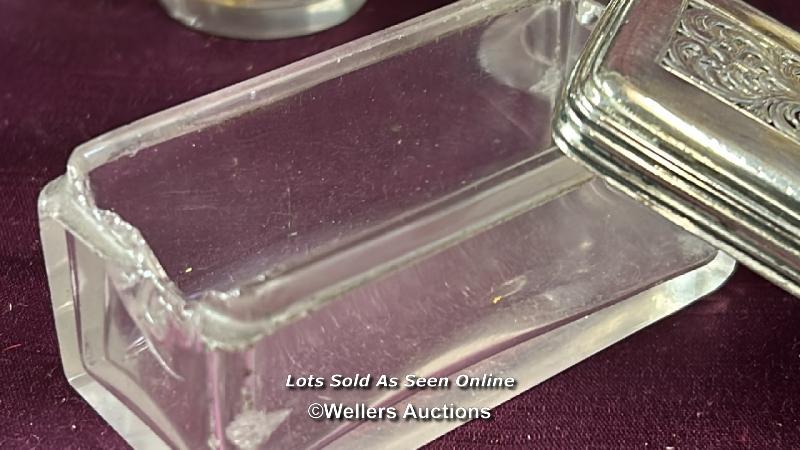 EARLY 19TH CENTURY GENTLEMAN'S VANITY BOX CONTAINING STERLING SILVER AND GLASS CONTAINERS, WITHOUT - Image 9 of 12