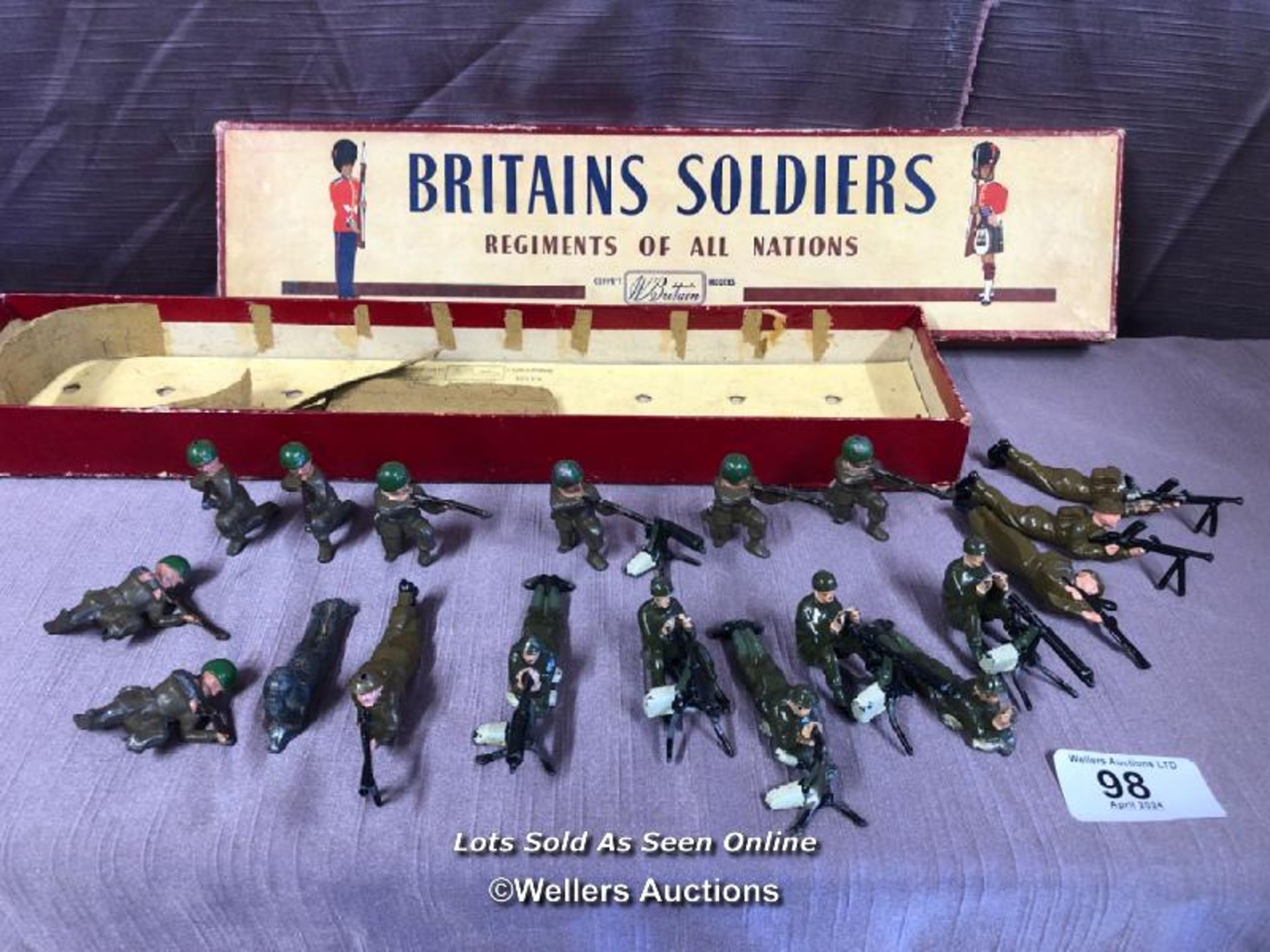 BRITAINS SOLDIERS REGIMENTS OF ALL NATIONS, WITH A NON MATCHING BOX NO. 2063 THE ARGYLL AND