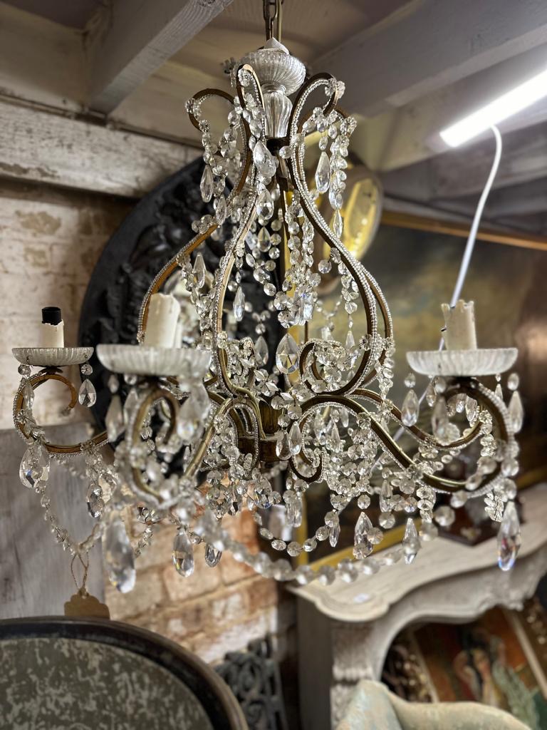 PLATIAU CHANDELIER IN NEED OF MINOR RESTORATION - Image 3 of 7