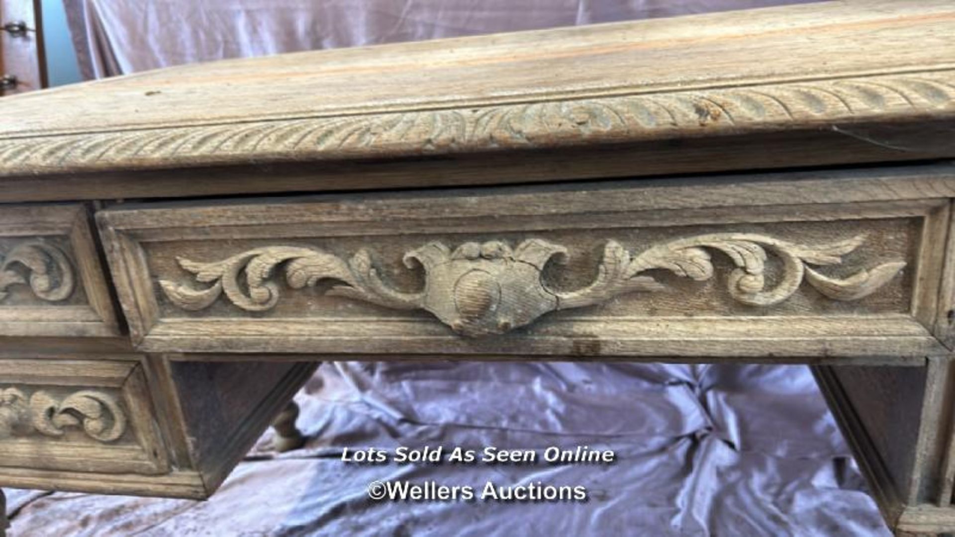 DECORATIVE BLEACHED OAK DESK WITH FOUR DRAWERS ON CARVED LEGS, 130 X 76 X 74.5CM - Image 3 of 7