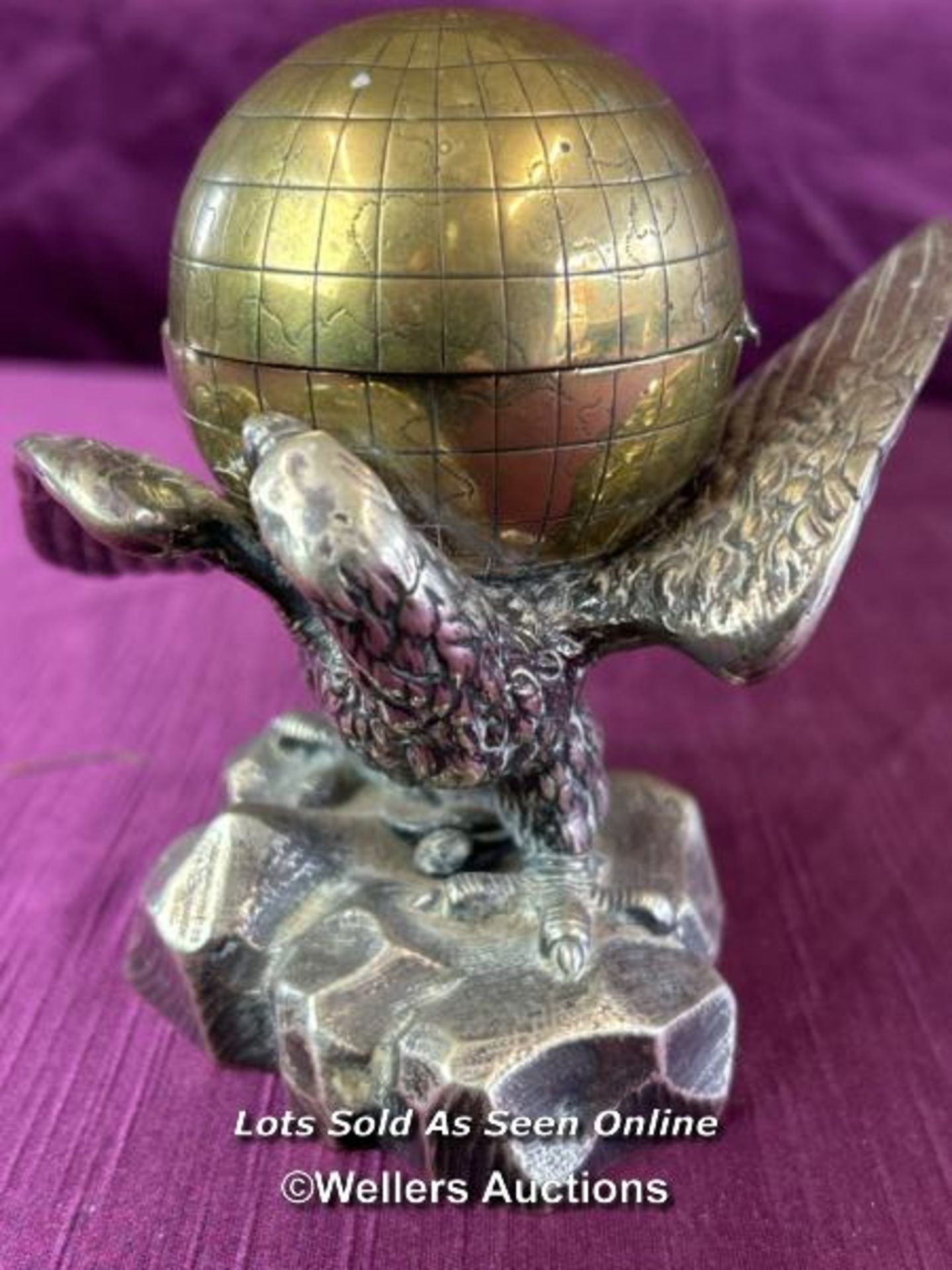 HALLMARKED WHITE METAL EAGLE WITH BRASS GLOBE INKWELL, HEIGHT 12CM, TOTAL WEIGHT 803GMS - Image 2 of 3