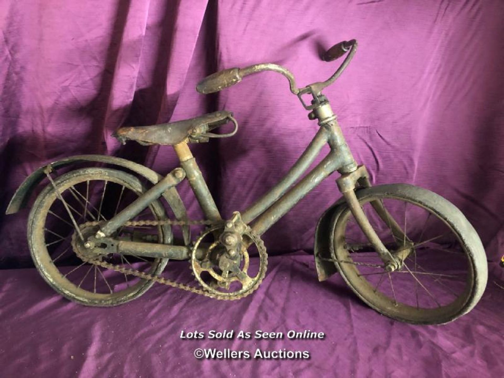 CIRCA 1900 VINTAGE CHILDS BICYCLE