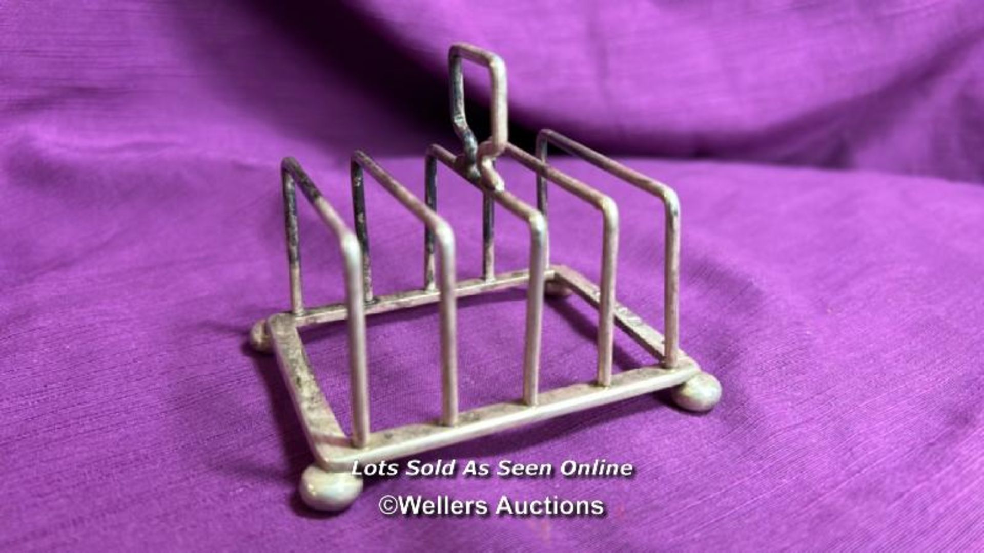 SMALL HALLMARKED SILVER TOAST RACK BY J B C AND SONS, HEIGHT 77CM, WEIGHT 77GMS, TOGETHER WITH - Image 2 of 6