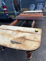 OAK EXTENDING DINING TABLE, EXTENDS TO APPROX 4.5M