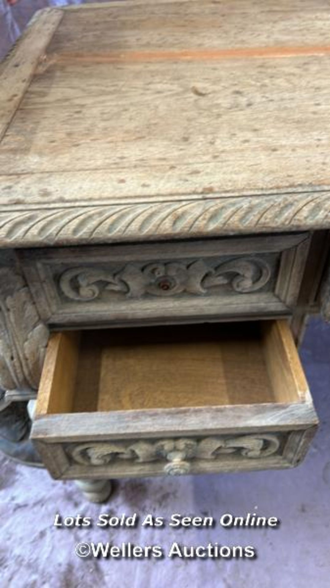 DECORATIVE BLEACHED OAK DESK WITH FOUR DRAWERS ON CARVED LEGS, 130 X 76 X 74.5CM - Image 7 of 7