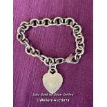 TIFFANY & CO. LINKED CHAIN BRACELET WITH HEART CHARM, MARKED 925 SILVER, WEIGHT 34GMS