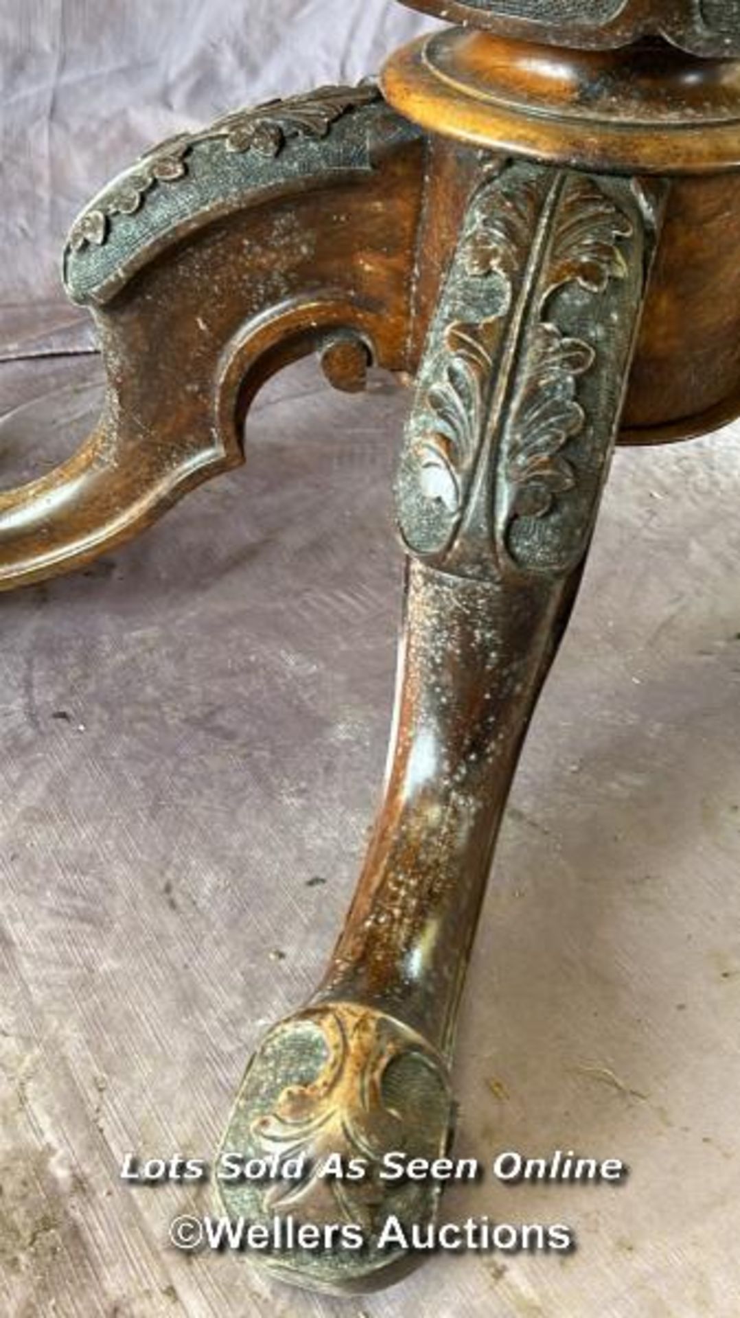 OVAL WALNUT CENTRE TABLE ON SOLID COLUMN BASE WITH FOUR DECORATIVE LEGS AND CASTORED FEET, 137 X 102 - Image 3 of 5