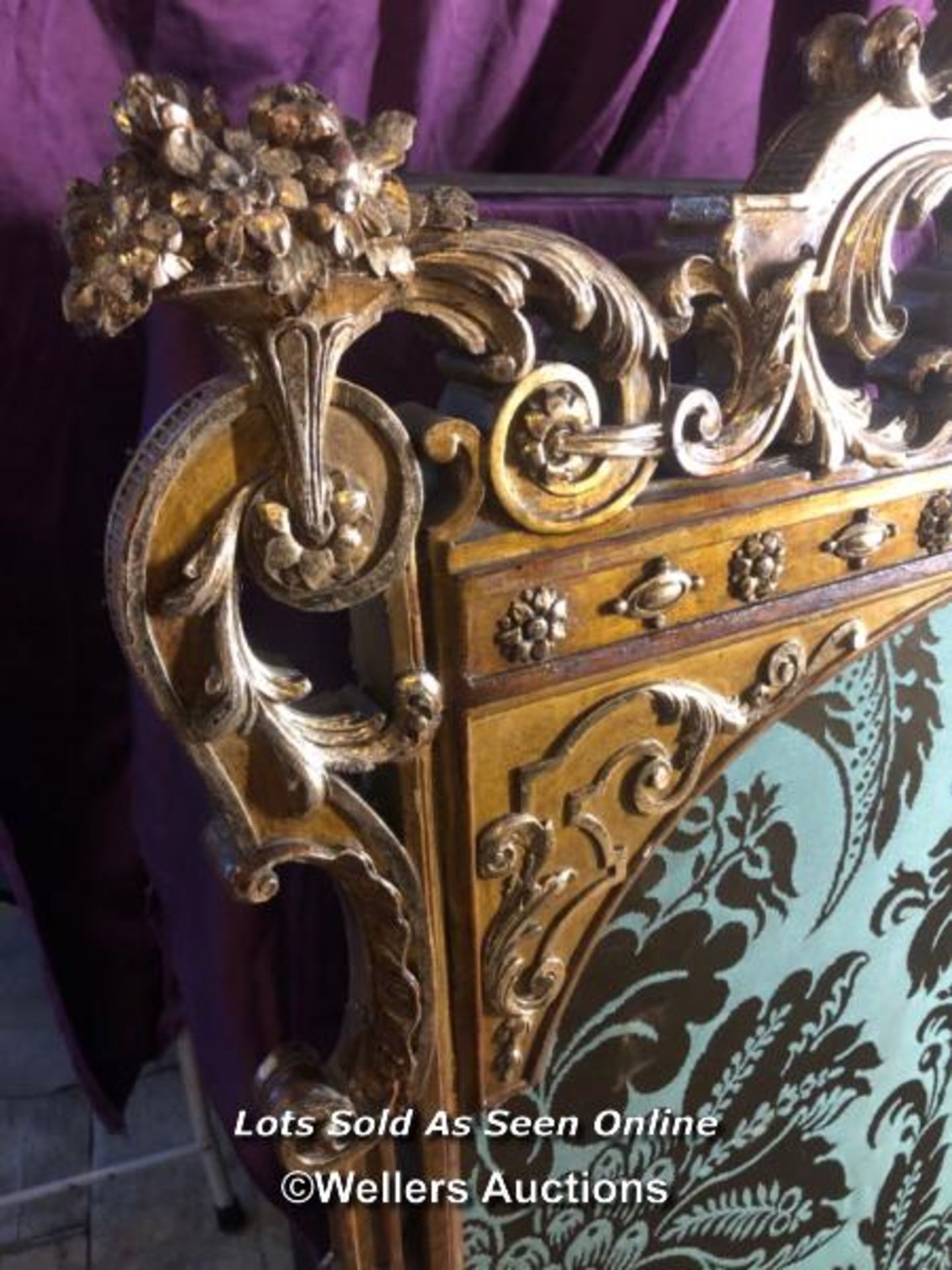 LARGE AND IMPRESSIVE FIRE SCREEN, ITALIAN ORIGIN, WITH EXTENSIVE CARVING AND GILDING, 88 X 40 X - Image 5 of 9