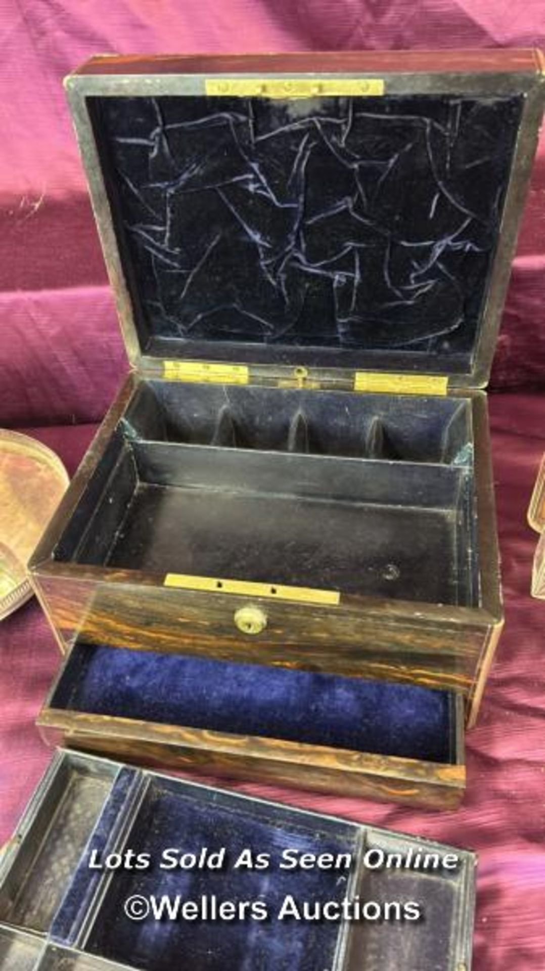 EARLY 19TH CENTURY GENTLEMAN'S VANITY BOX CONTAINING STERLING SILVER AND GLASS CONTAINERS (ONE - Image 3 of 10