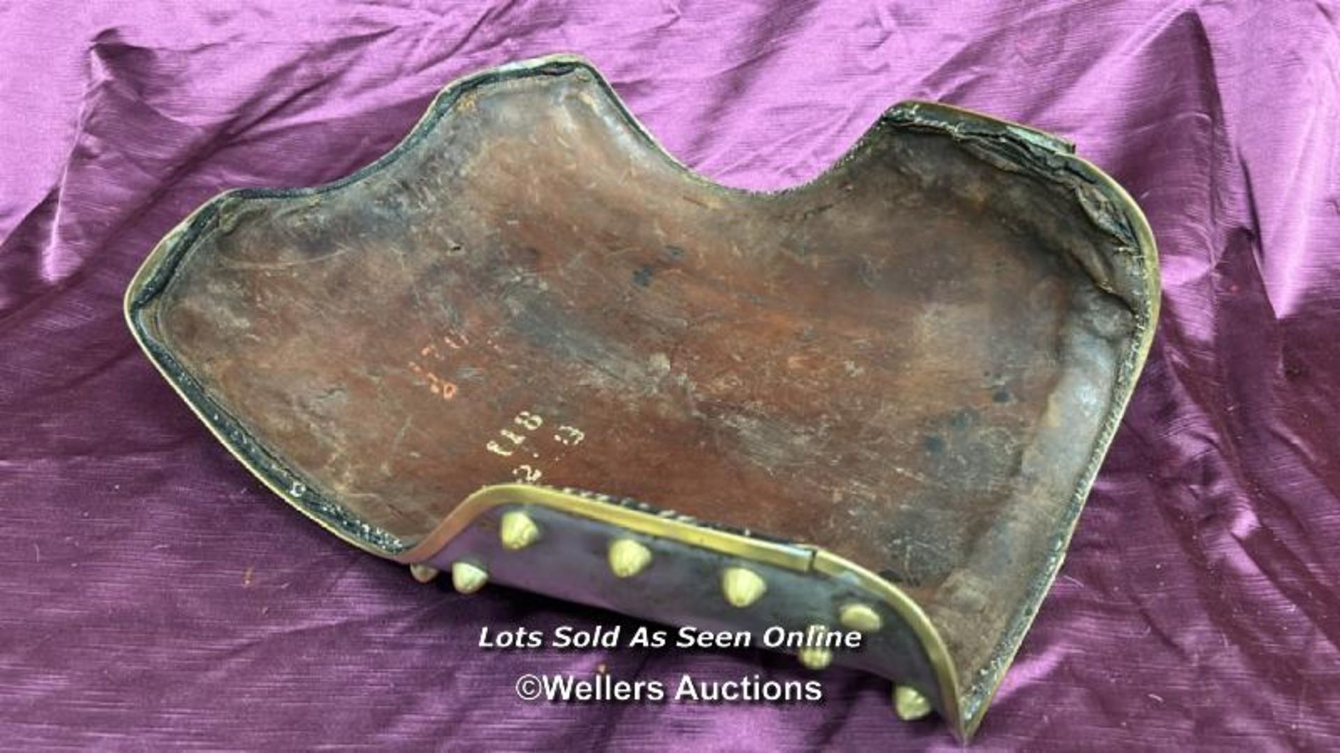 EARLY 20TH CENTURY CUIRASSIERS BACK PLATE WITH ORIGINAL LEATHER LINING - Image 4 of 5