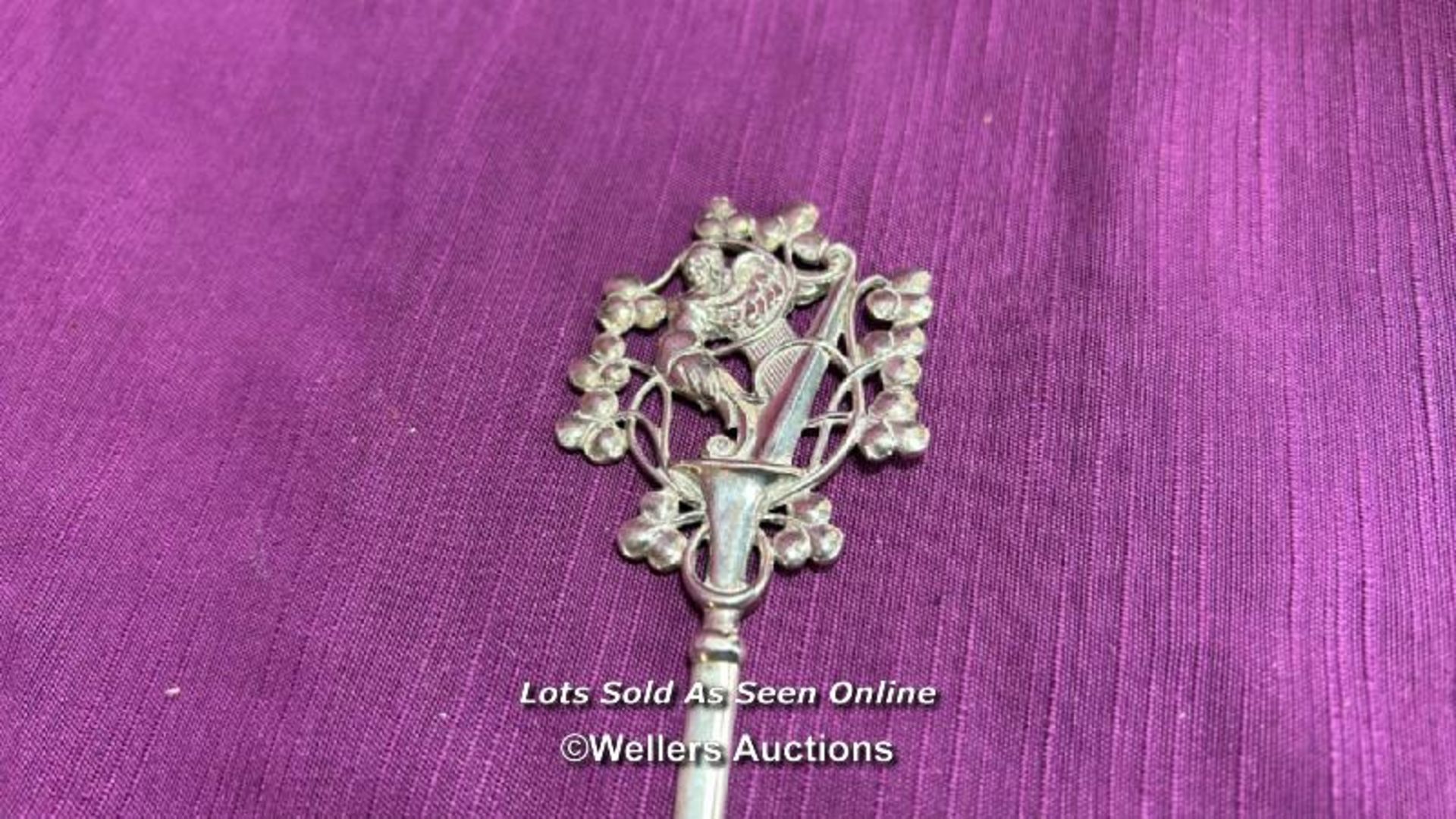 HALLMARKED SILVER ORNATE HAT PIN, LENGTH 23CM, WEIGHT 32GMS - Image 2 of 5