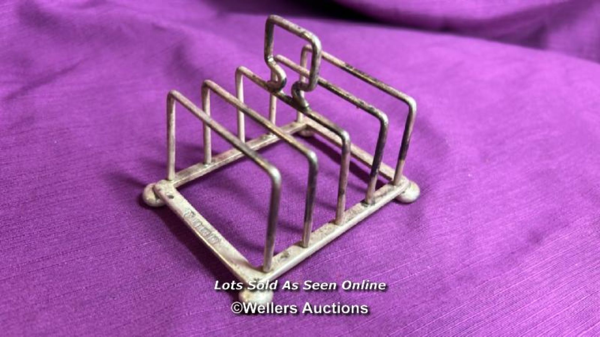 SMALL HALLMARKED SILVER TOAST RACK BY J B C AND SONS, HEIGHT 77CM, WEIGHT 77GMS, TOGETHER WITH - Image 4 of 6