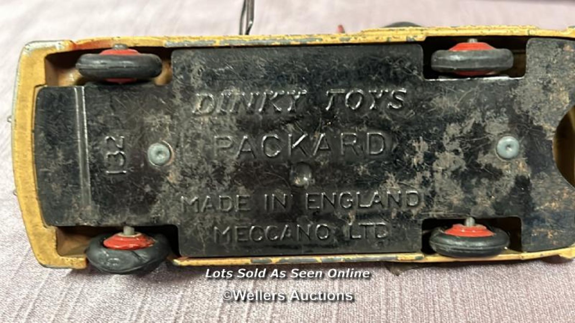 TWO DINKY DIE CAST CARS INCLUDING PACKARD NO. 132 AND JEEP NO. 25Y - Bild 4 aus 7