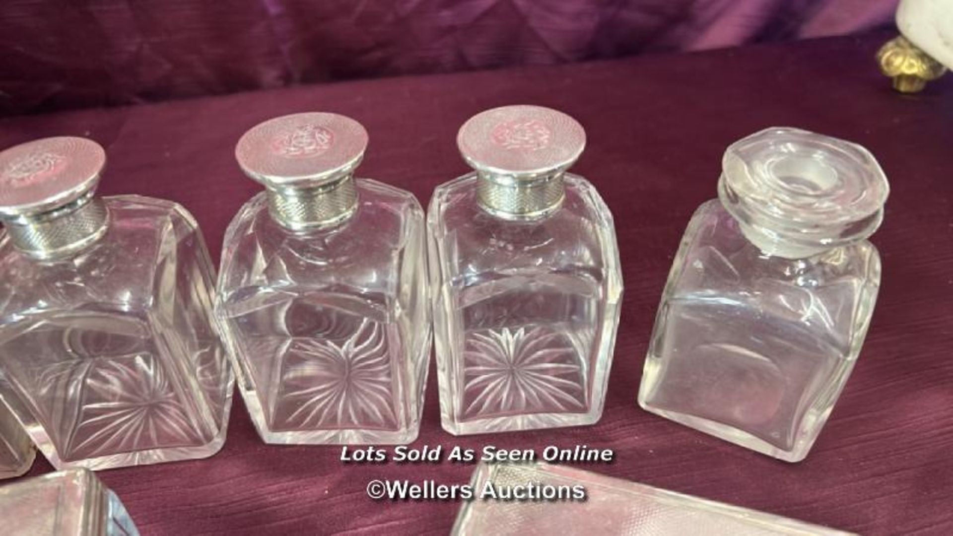 EARLY 19TH CENTURY GENTLEMAN'S VANITY BOX CONTAINING STERLING SILVER AND GLASS CONTAINERS WITH - Image 9 of 14