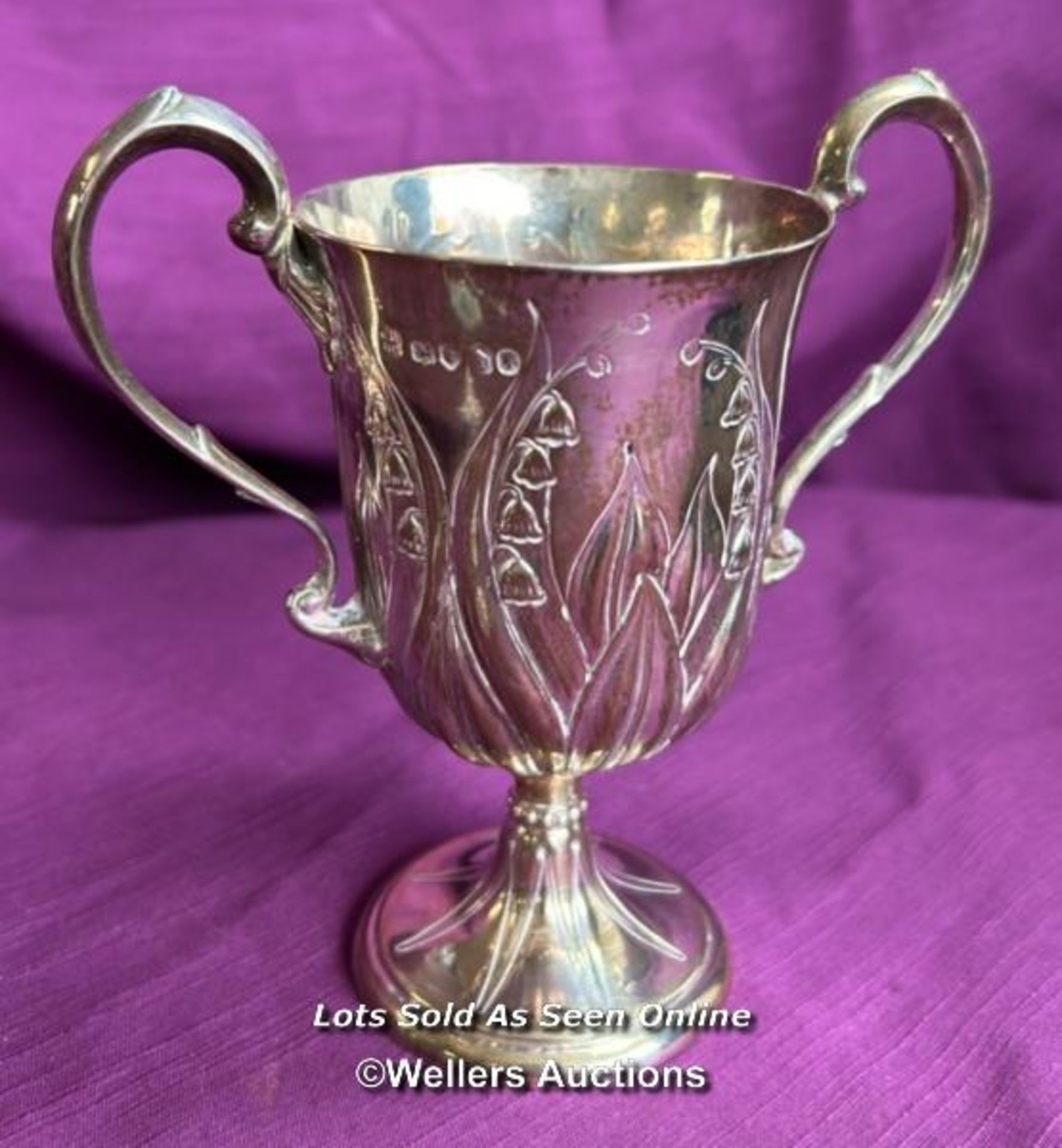 SMALL HALLMARKED SILVER TWO HANDLED DECORATIVE GOBLET, HEIGHT 13.5CM, WEIGHT 172GMS