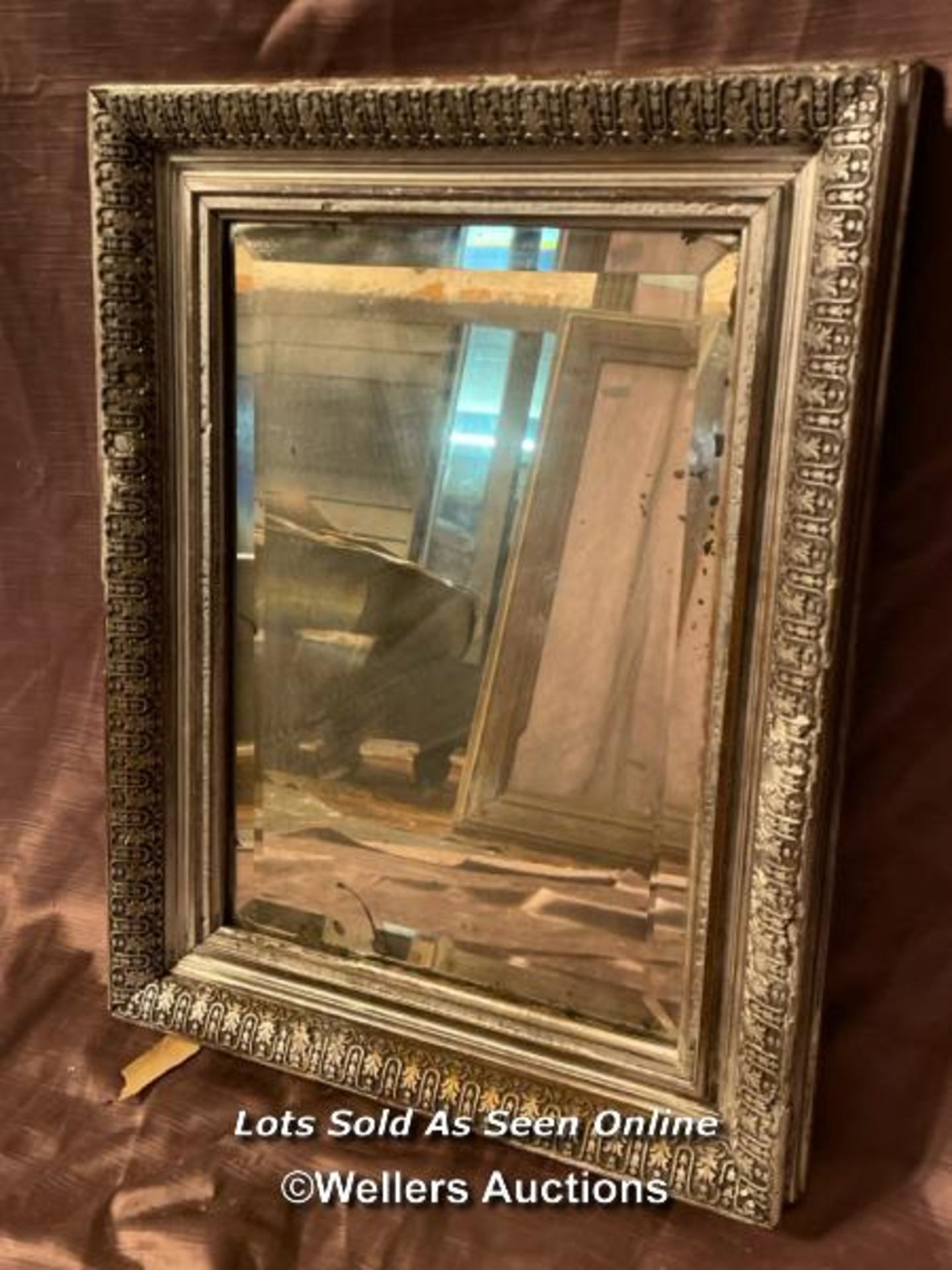 19TH CENTURY BATHROOM MIRROR, FINELY CARVED SILVERED FRAME, 34 X 45CM