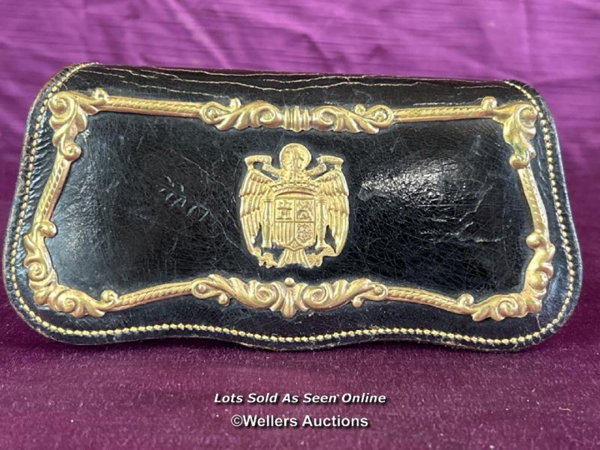 ORIGINAL LEATHER FASCIST SPANISH OFFICERS CROSS BELT POUCH. COAT OF ARMS DEPICTING THE DICTATOR