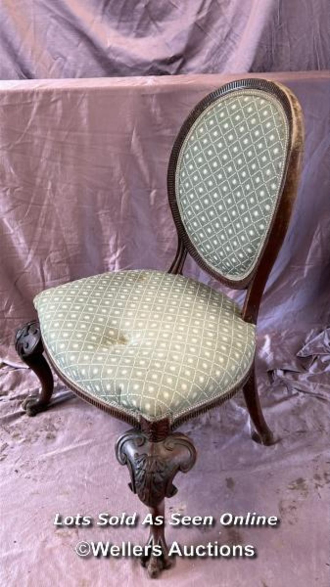 19TH CENTURY FEDERAL STYLE UPHOLSTERED SINGLE CHAIR WITH CARVED FRONT LEGS AND TWO CLAW FEET, HEIGHT - Image 2 of 4
