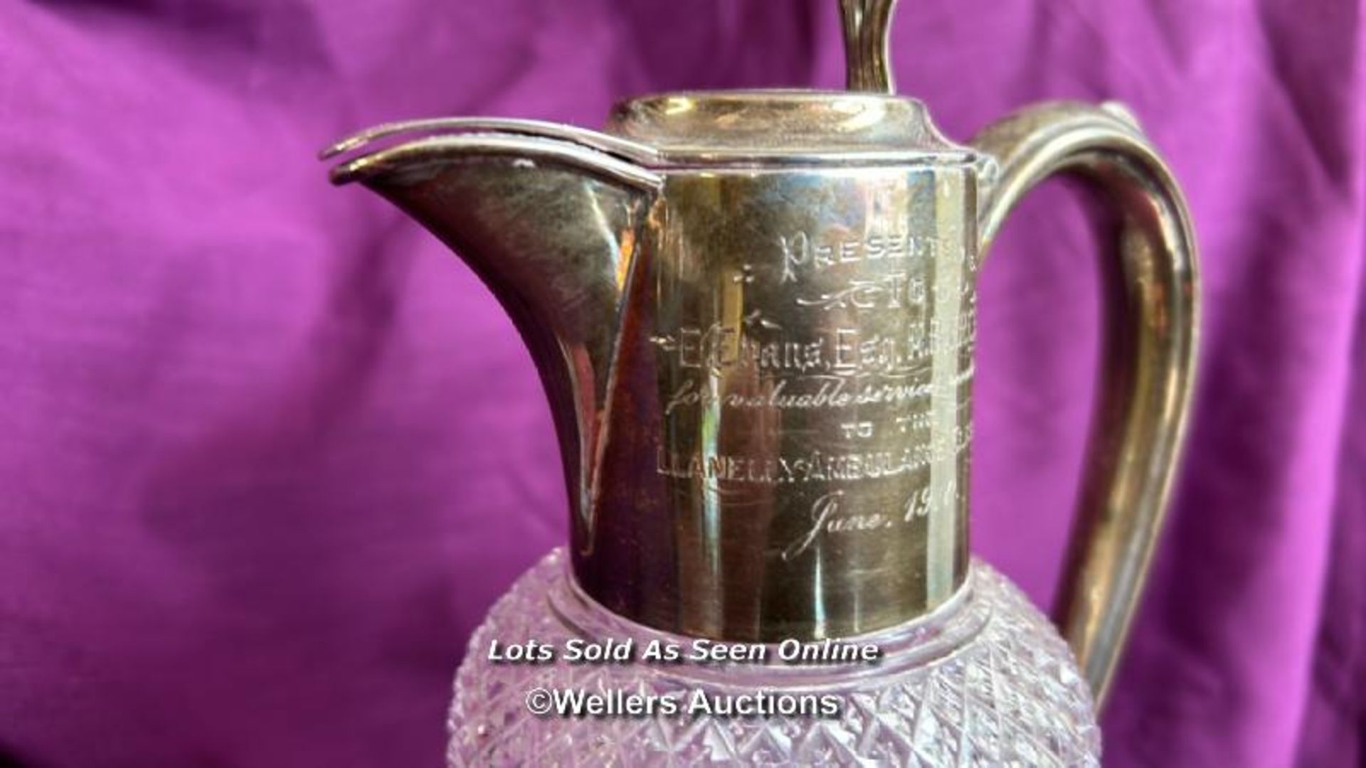HALLMARKED SILVER TOPPED AND CUT GLASS CARAFE WITH INSCRIPTION, DATED 1910, HEIGHT 24GM - Image 3 of 6