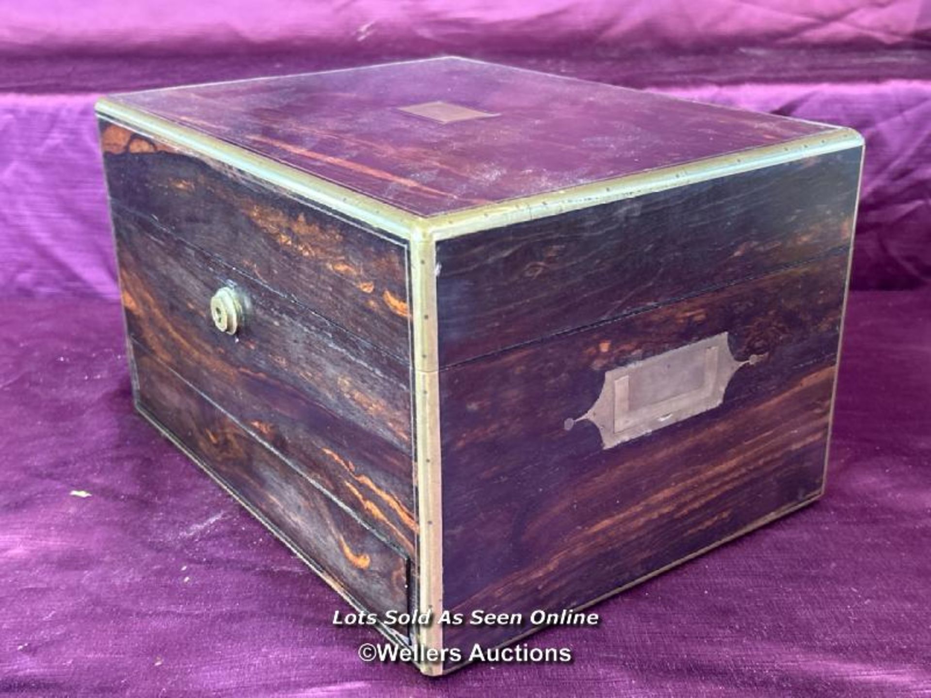 EARLY 19TH CENTURY GENTLEMAN'S VANITY BOX CONTAINING STERLING SILVER AND GLASS CONTAINERS (ONE - Image 10 of 10