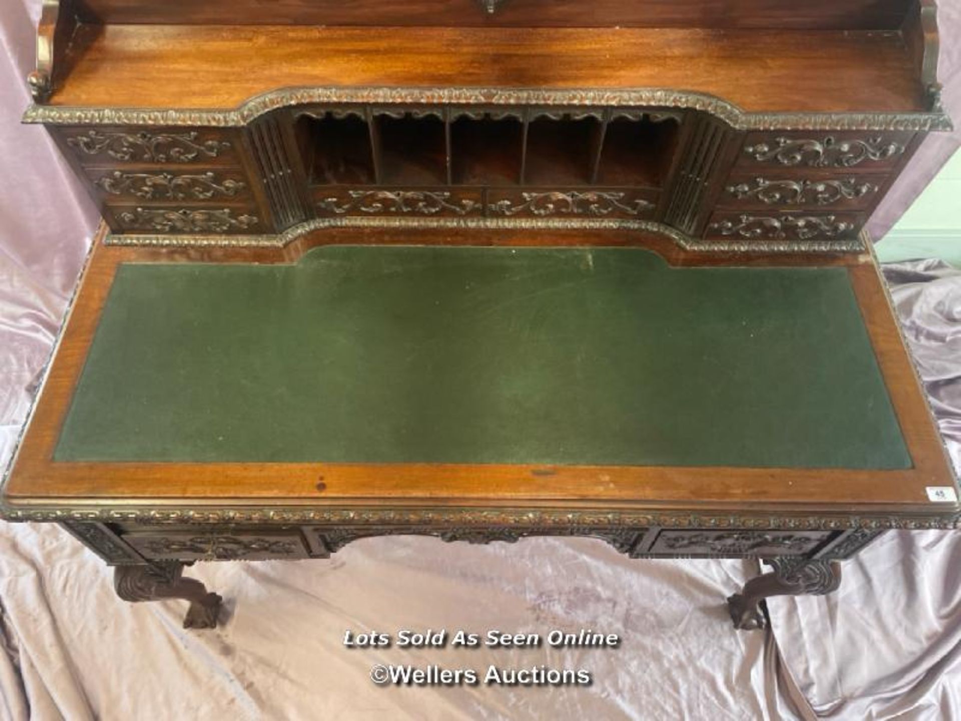 CIRCA 1900, GEOGIAN STYLE HIGHLY DECORATIVE AND CARVED MAHOGANY LINED WRITING DESK WITH LEATHER - Image 6 of 11