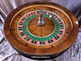 20TH CENTURY LARGE WALNUT ROULETTE TABLE, DIAMETER 80CM