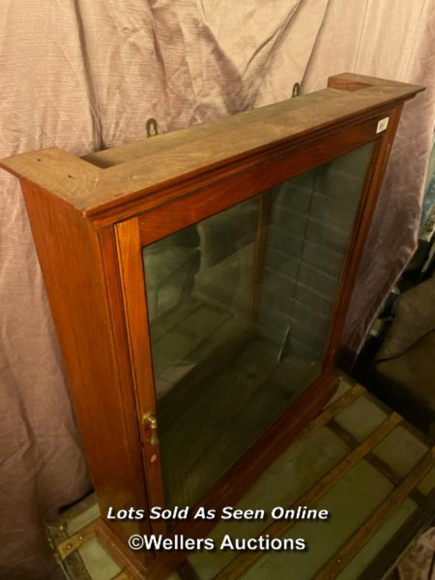 MAHOGANY MIRRORED DISPLAY CABINET, 72 X 16 X 85CM (WITHOUT SHELVES)