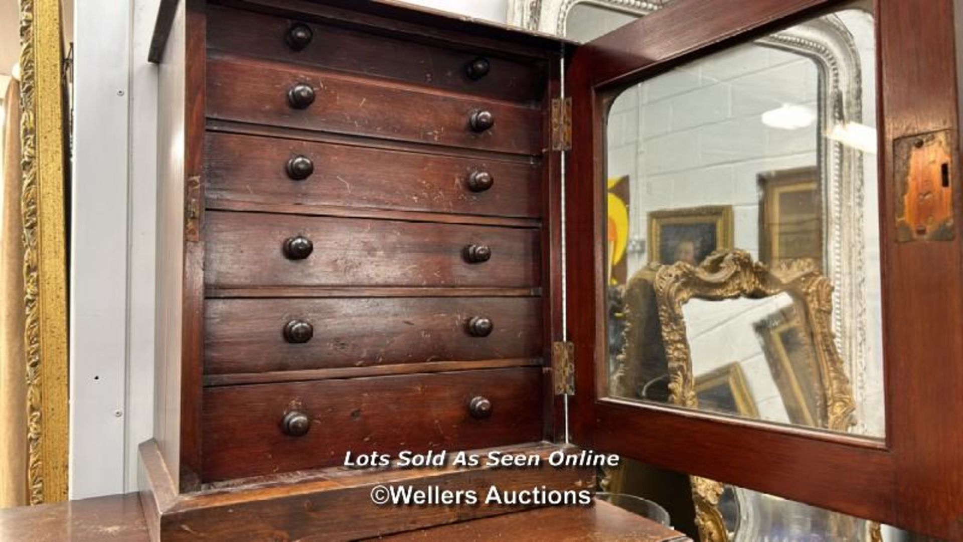 COLLECTORS CABINET WIH GLAZED DOOR, WITHOUT THE KEY - Image 3 of 4