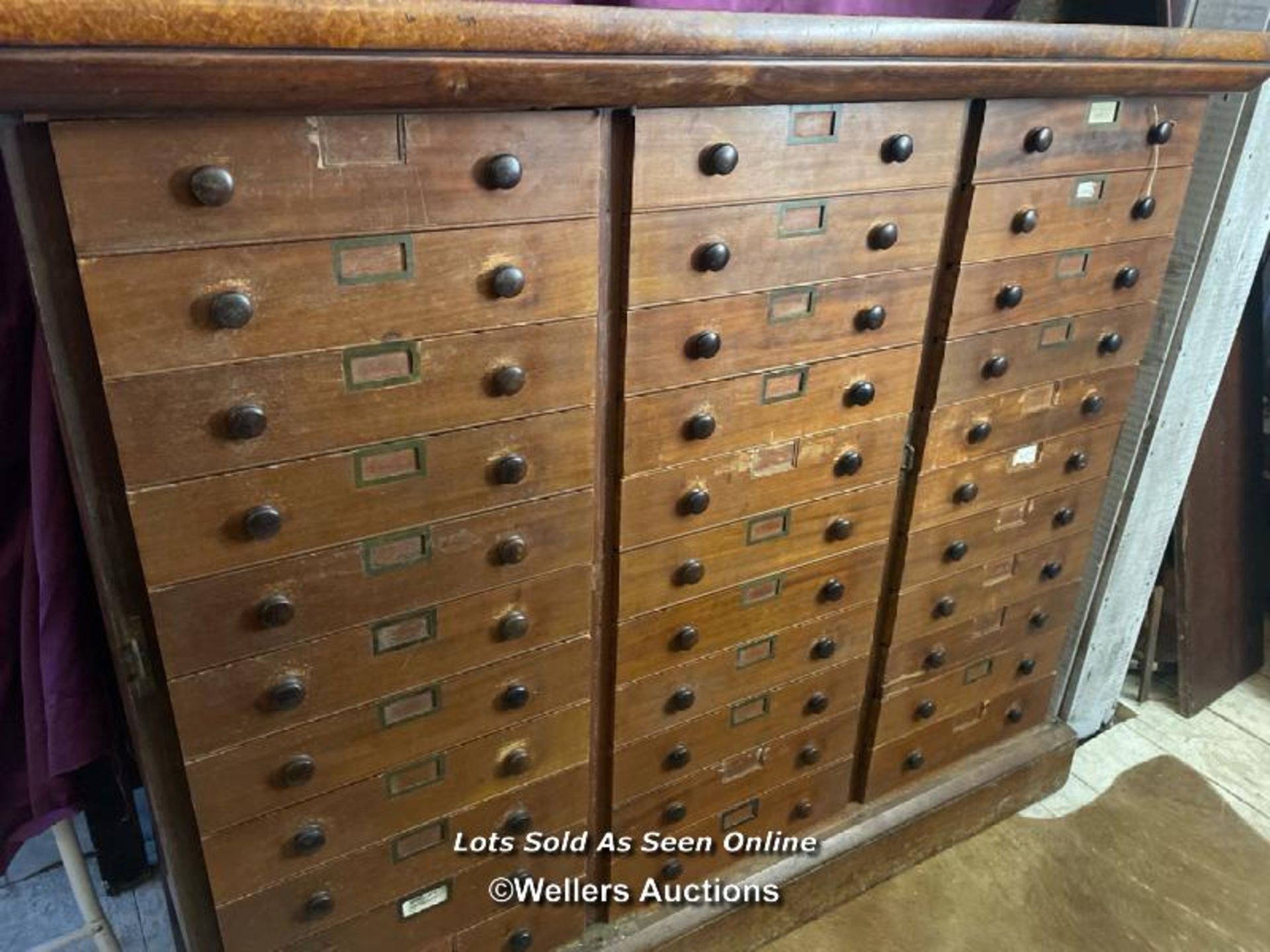 19TH CENTURY FLIGHT OF 33 DRAWERS, WALNUT VENEERS AND MAHOGANY LINED, 149 X 57 X 130CM - Image 2 of 5