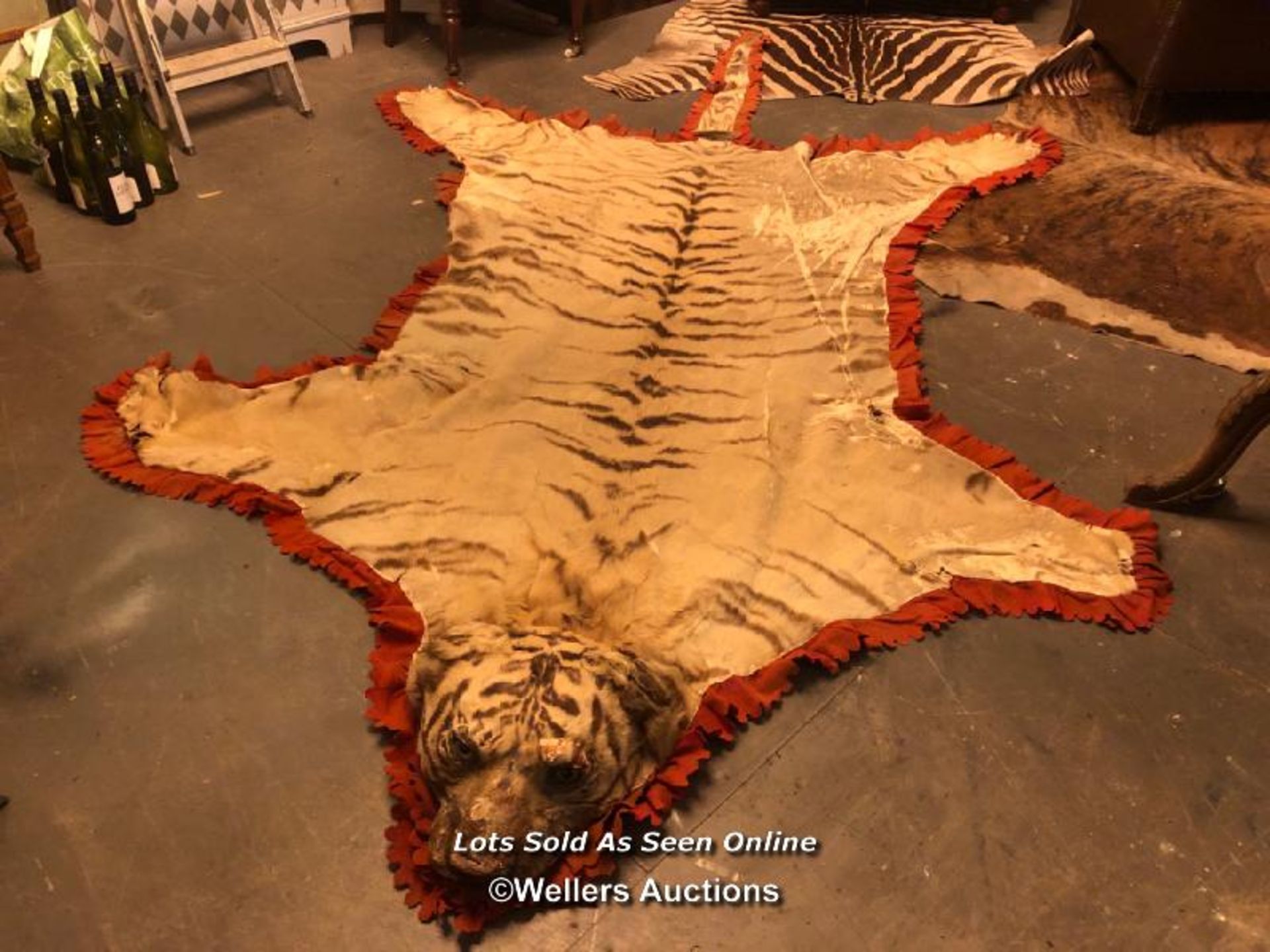 19TH CENTURY TIGER SKIN RUG WITHOUT CLAWS, 330 X 200CM