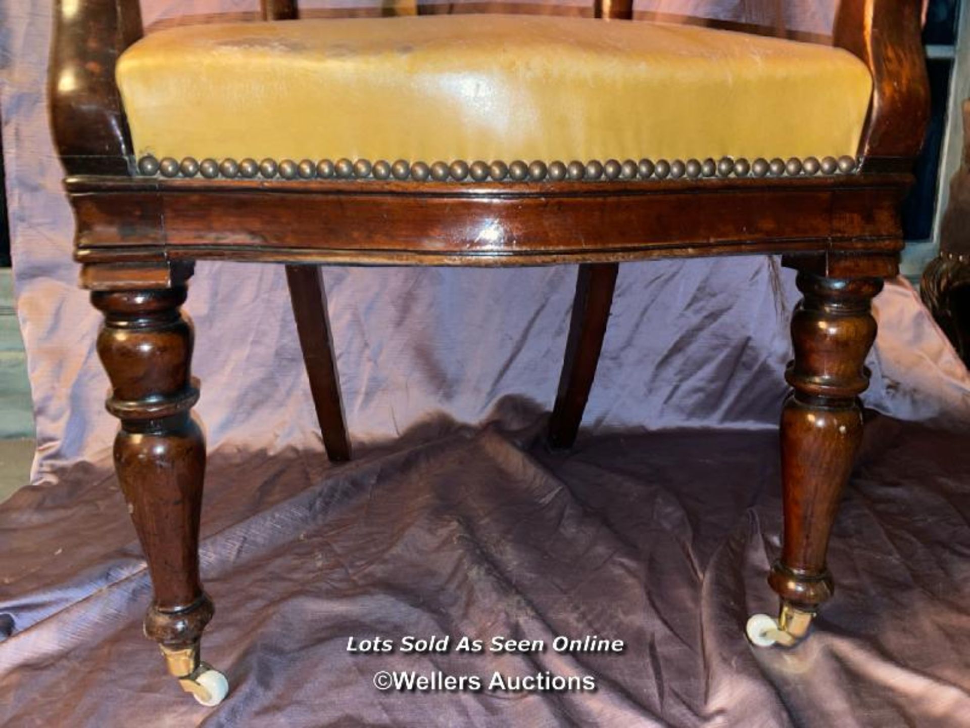 WILLIAM IV CIRCA 1840 DESK CHAIR IN MAHOGANY ON TWO CASTORS, 60 X 54 X 94CM - Image 4 of 5