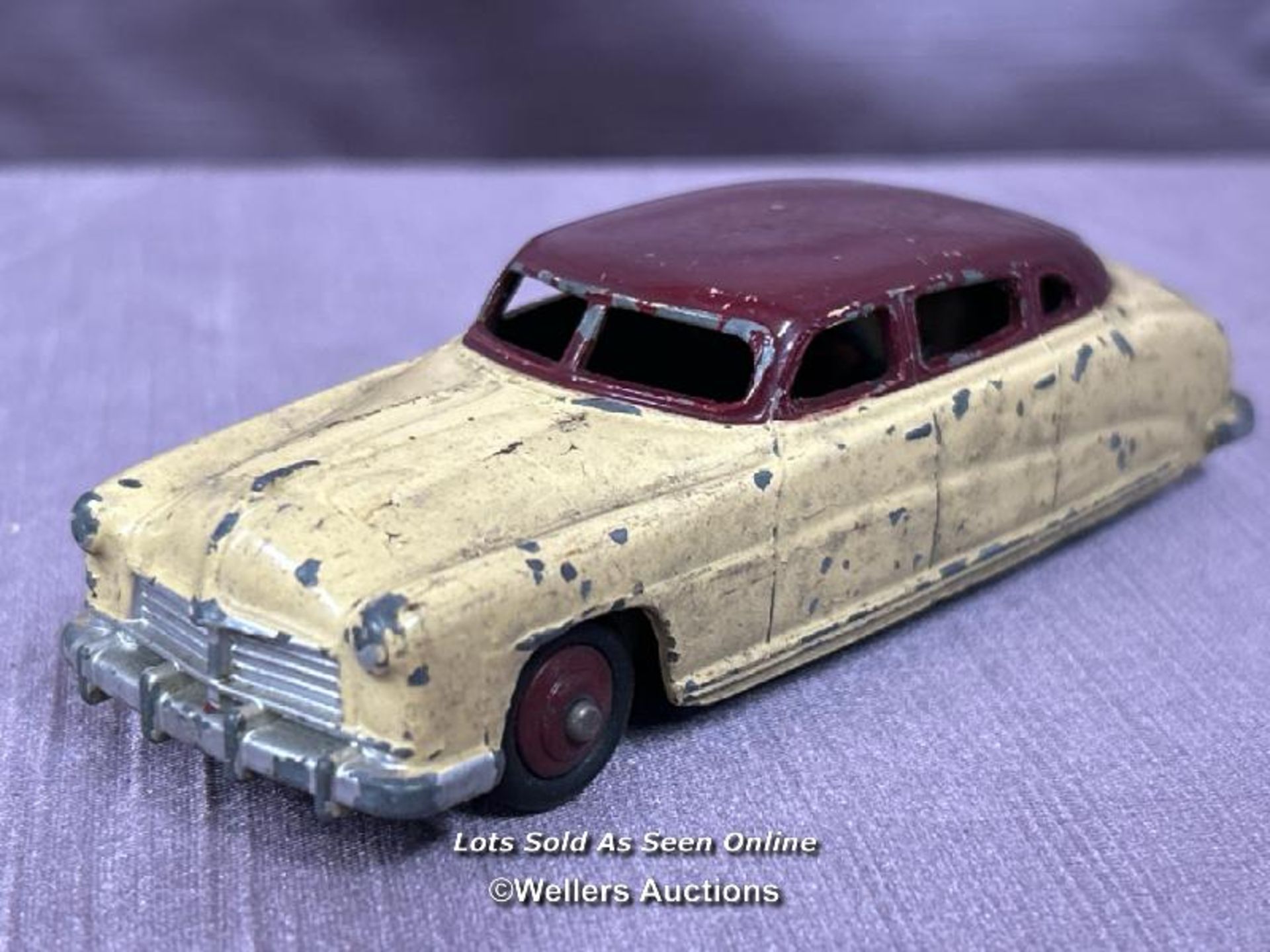 TWO DINKY HUDSON SEDAN DIE CAST CARS, ONE BLUE AND ONE CREAM - Image 2 of 5