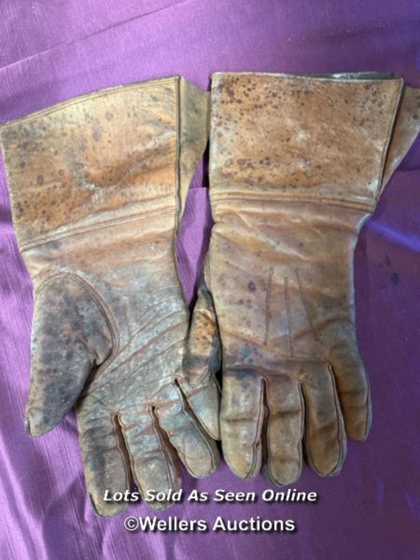 PAIR OF VINTAGE LEATHER BIKERS GLOVES