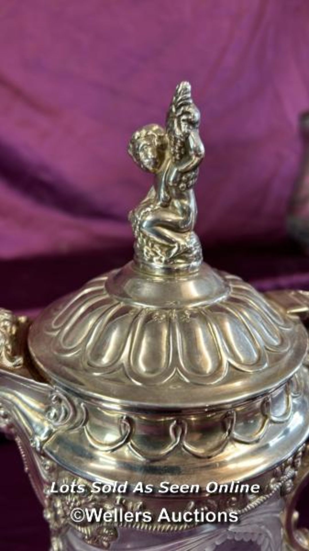 AN ITALIAN ORNATE SILVER PLATED AND CUT GLASS CLARET JUG, MADE BY TOP?ZIO CASOUINNA, HEIGHT 34CM - Image 2 of 7