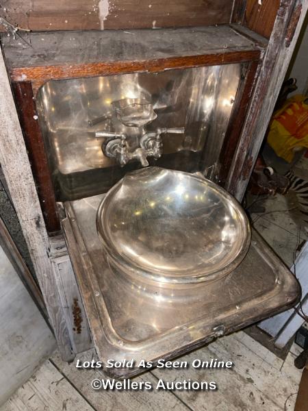 LUXURY VICTORIAN SINK CABINET, USED IN A YACHT OR TRAIN, IN AN ASSOCIATED CABINET, 65.5 X 25.5 X - Image 3 of 6