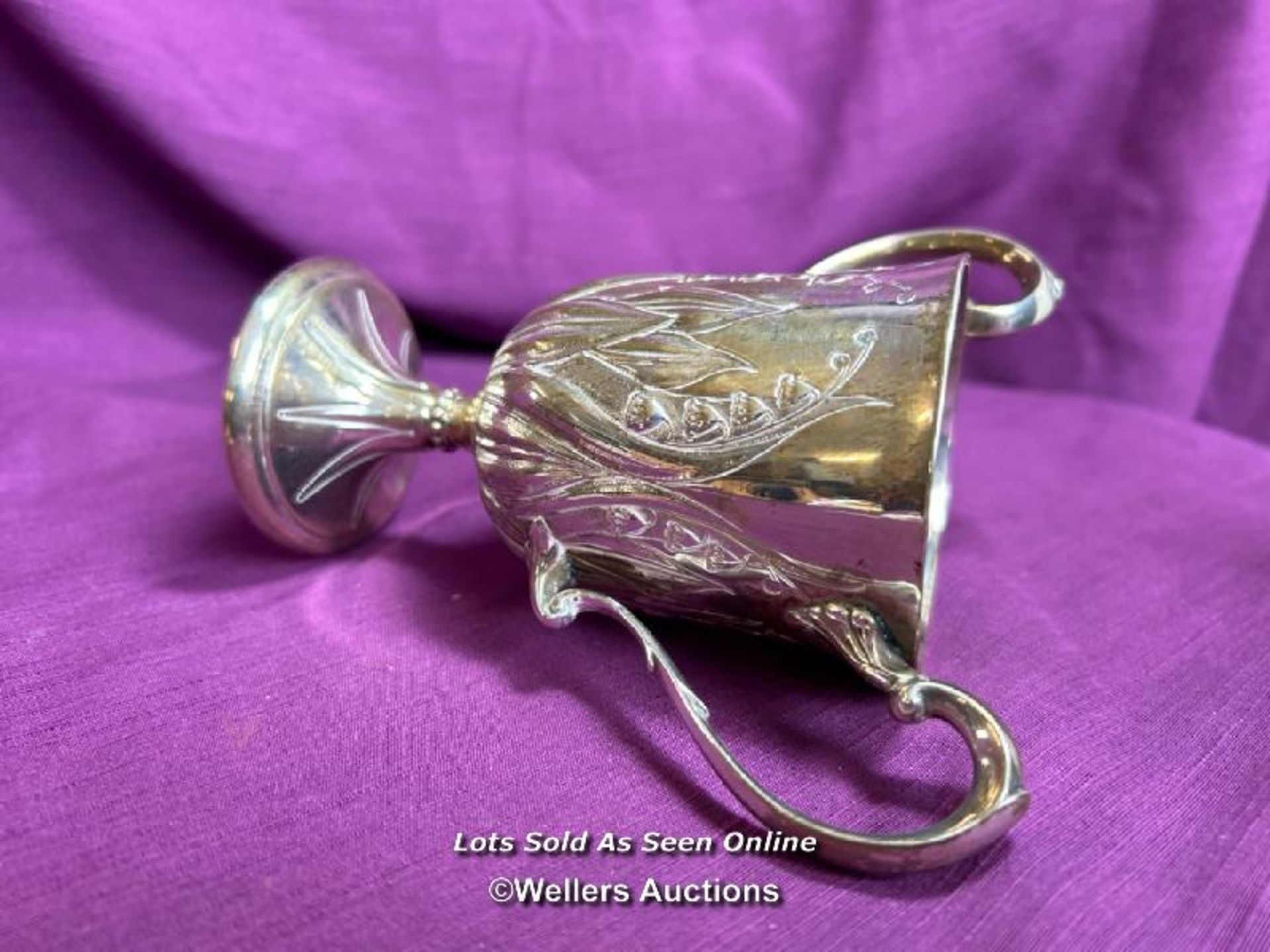 SMALL HALLMARKED SILVER TWO HANDLED DECORATIVE GOBLET, HEIGHT 13.5CM, WEIGHT 172GMS - Image 4 of 5