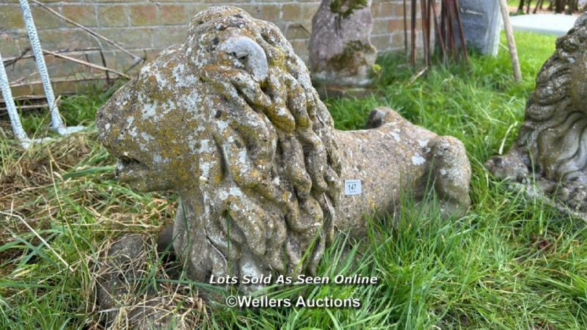 PAIR OF COMPOSITION RECUMBENT LION STATUES, WEATHERED, 70 X 30 X 50CM - Image 3 of 5