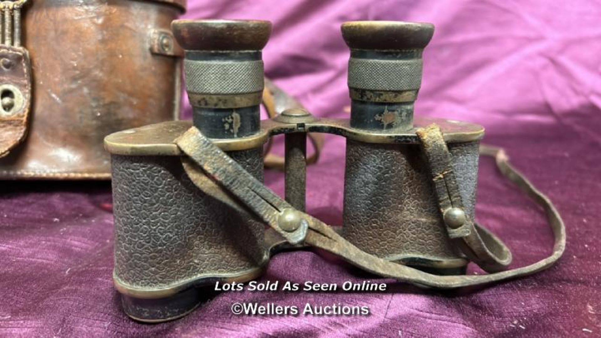 WORLD WAR ONE PRIVATE PURCHASE BINOCULARS, CARRY CASE INSCRIBED 'CASE NO.3 PRISMATIC BINOCULAR, J.B. - Image 4 of 7
