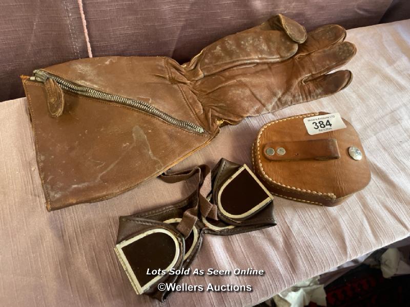 SINGLE AIRMANS GLOVE AND A PAIR OF TINTED GOGGLES IN LEATHER CASE - Image 2 of 2