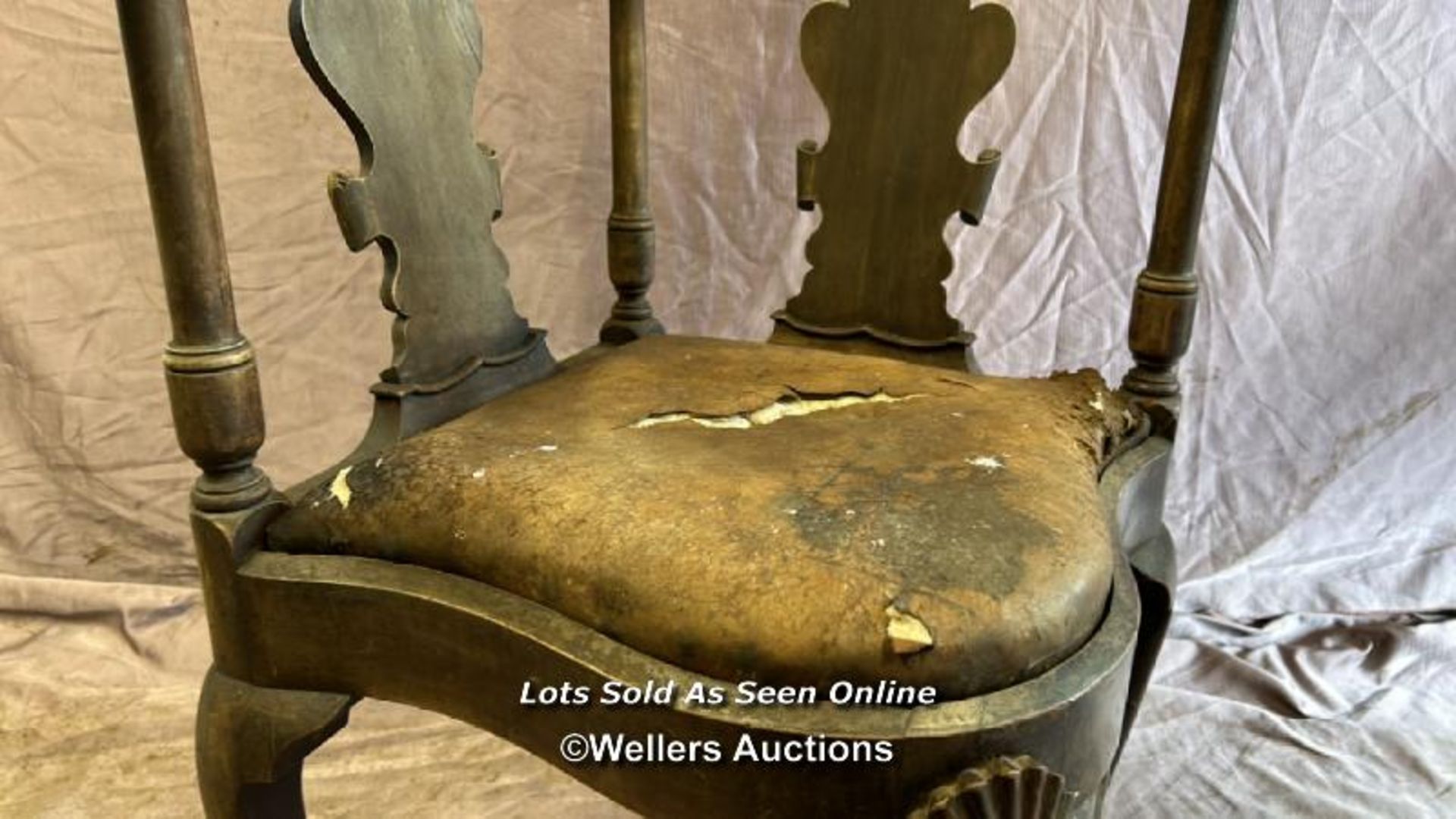 18TH CENTURY CORNER CHAIR, WITH SHELL MOTIF ON CABRIOLE LEGS, ORIGINAL LEATHER PADDED SEAT (IN - Image 3 of 5