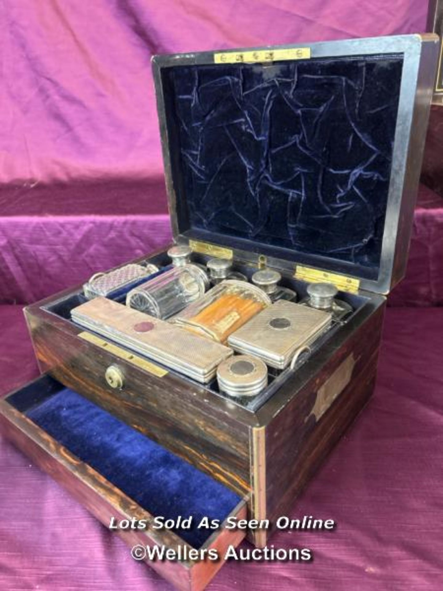 EARLY 19TH CENTURY GENTLEMAN'S VANITY BOX CONTAINING STERLING SILVER AND GLASS CONTAINERS (ONE