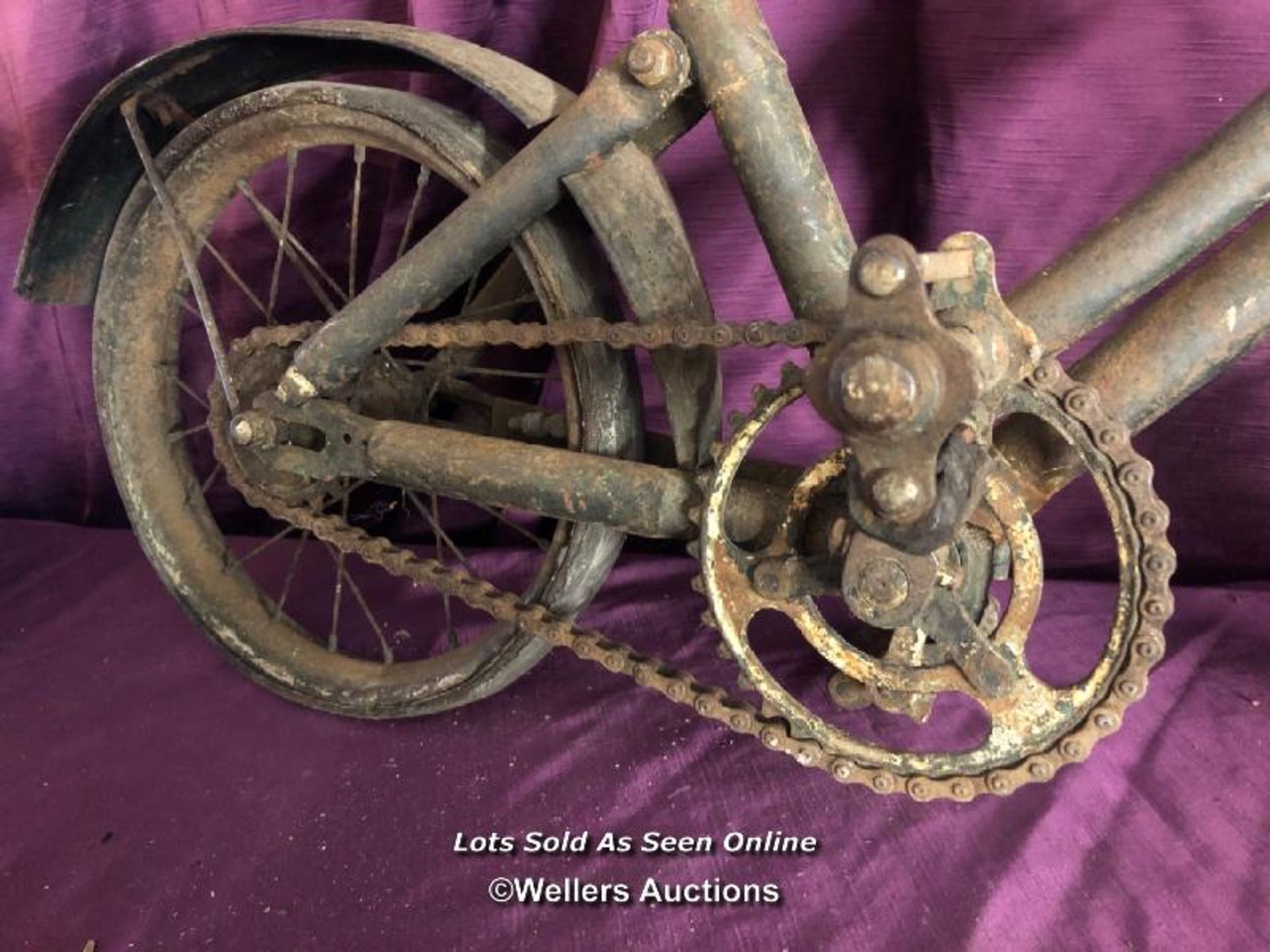 CIRCA 1900 VINTAGE CHILDS BICYCLE - Image 2 of 3