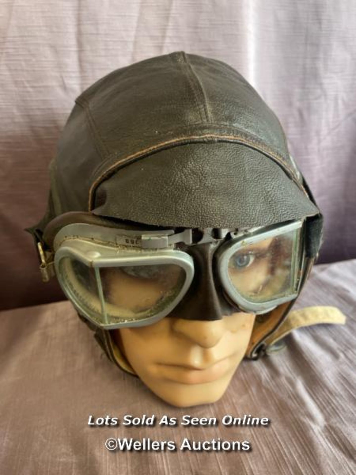 USAAF LEATHER FLYING HELMET (POSSIBLY RE-ENACTMENT) AND ASSOCIATED GOGGLES