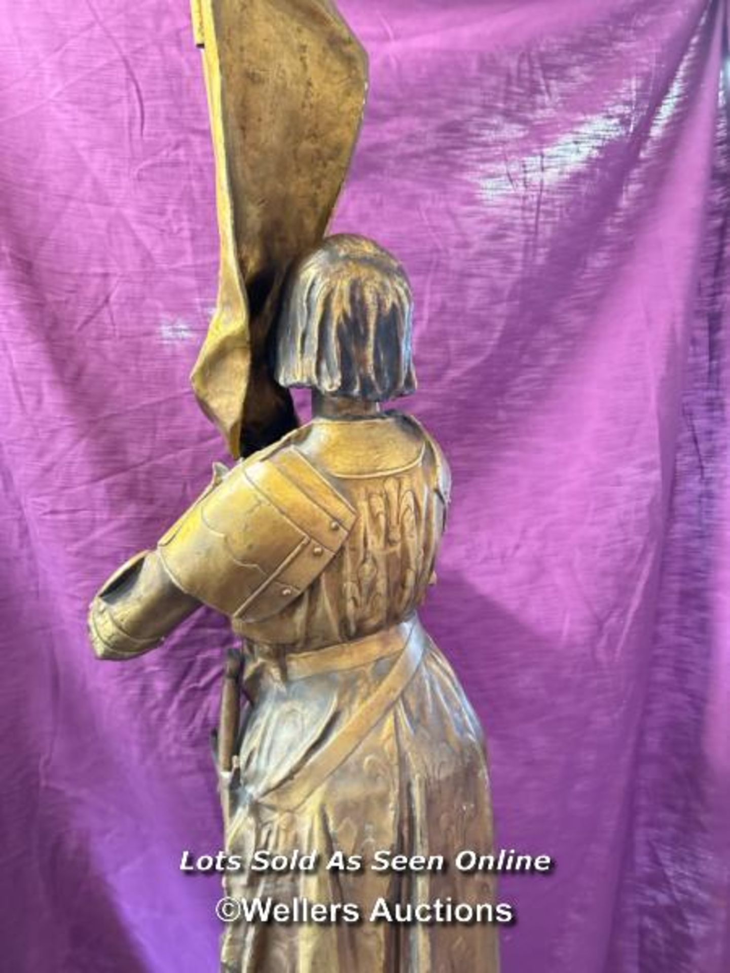 19TH CENTURY CAST BRONZE STUDY OF THE MAID OF ORLEANS 'JOAN OF ARC', BASE 32 X 32 X HEIGHT 167CM, ON - Image 8 of 10