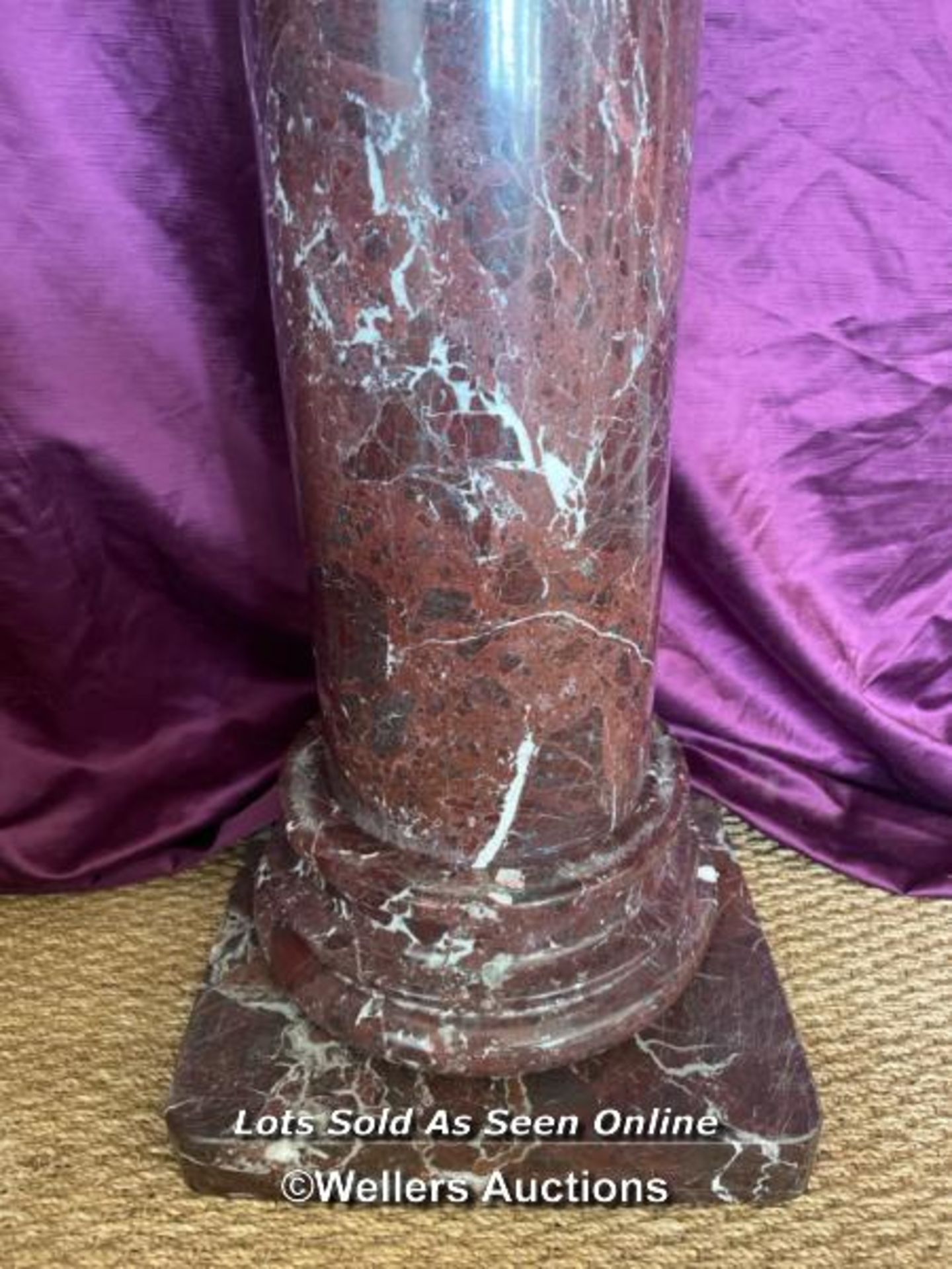 19TH CENTURY ROUGE MARBLE COLUMN, BREAKS TO FIVE SECTIONS FOR TRANSPORT, 36 X 35.5 X 92CM - This lot - Bild 6 aus 6
