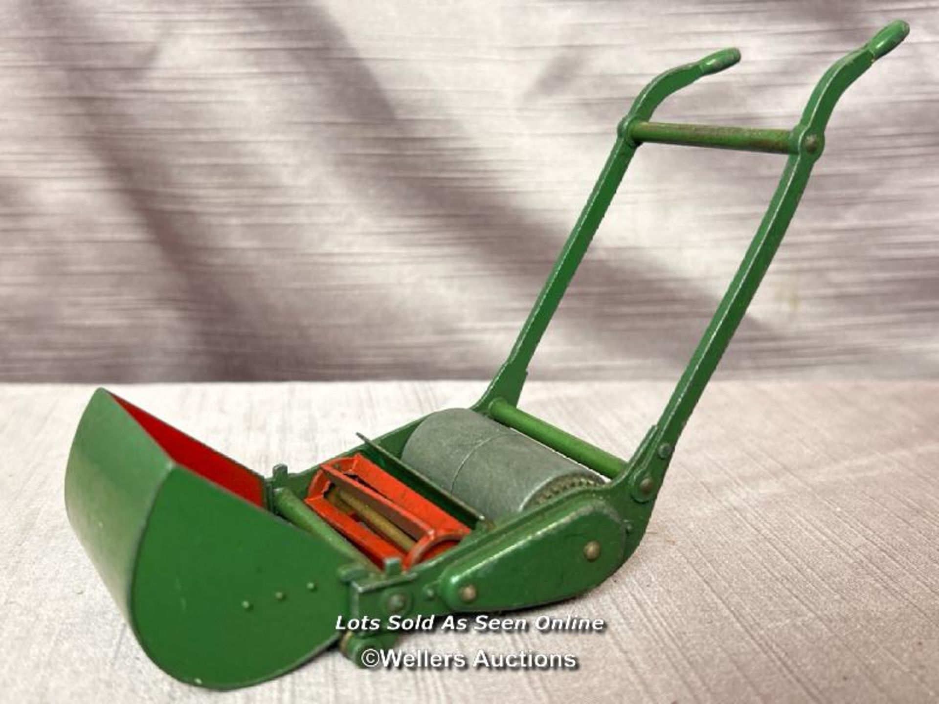 DINKY SUPERTOYS GARDEN PUSHALONG LAWN MOWER WITH ROLLER, TOGETHER WITH A DINKY DIE CAST - Image 2 of 9