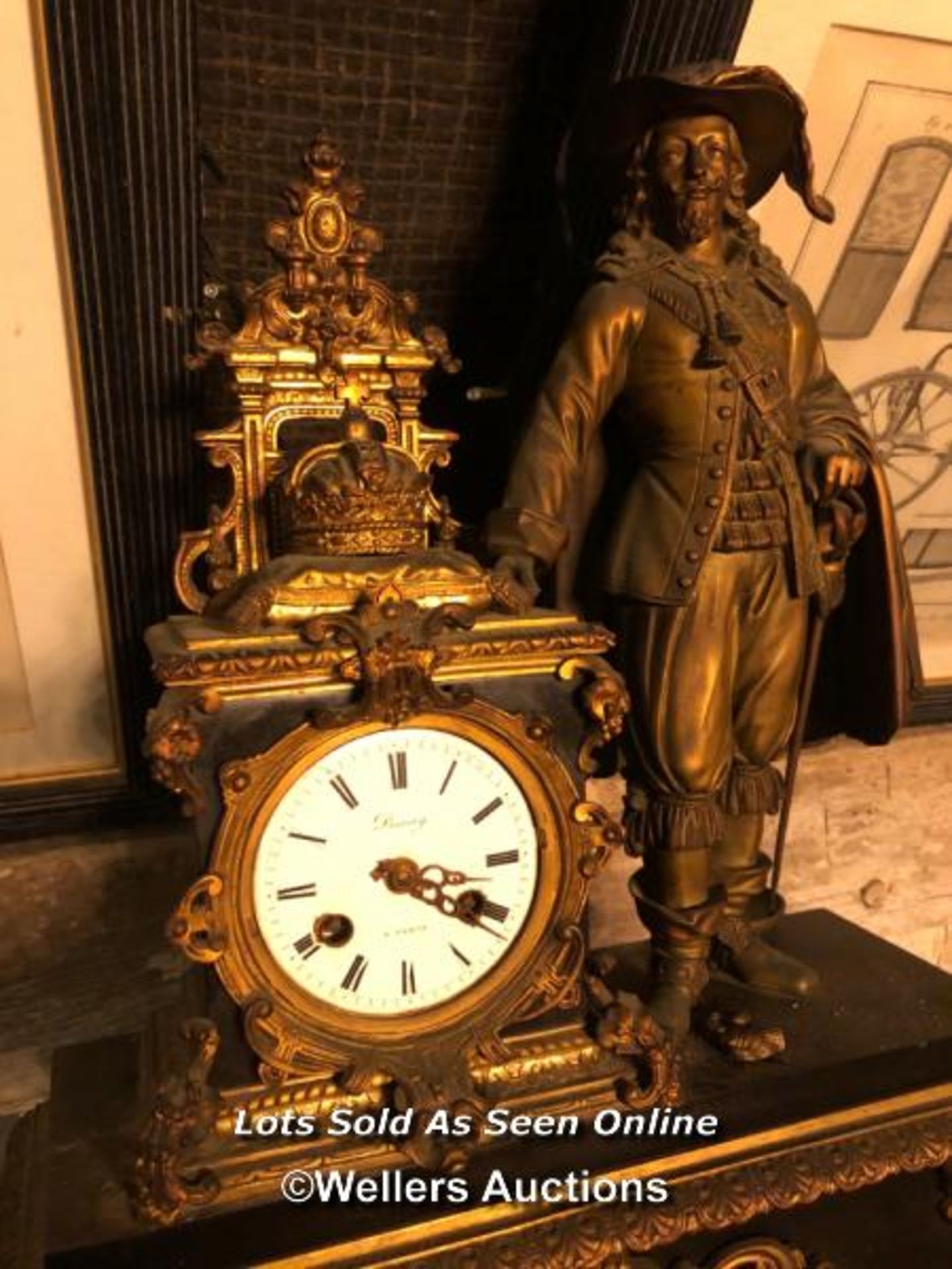 19TH CENTURY ORMULU MOUNTED DESIREE PARIS TIMEPIECE, FEATURES CORONATION CROWN GUARDED BY A 17TH - Bild 4 aus 8